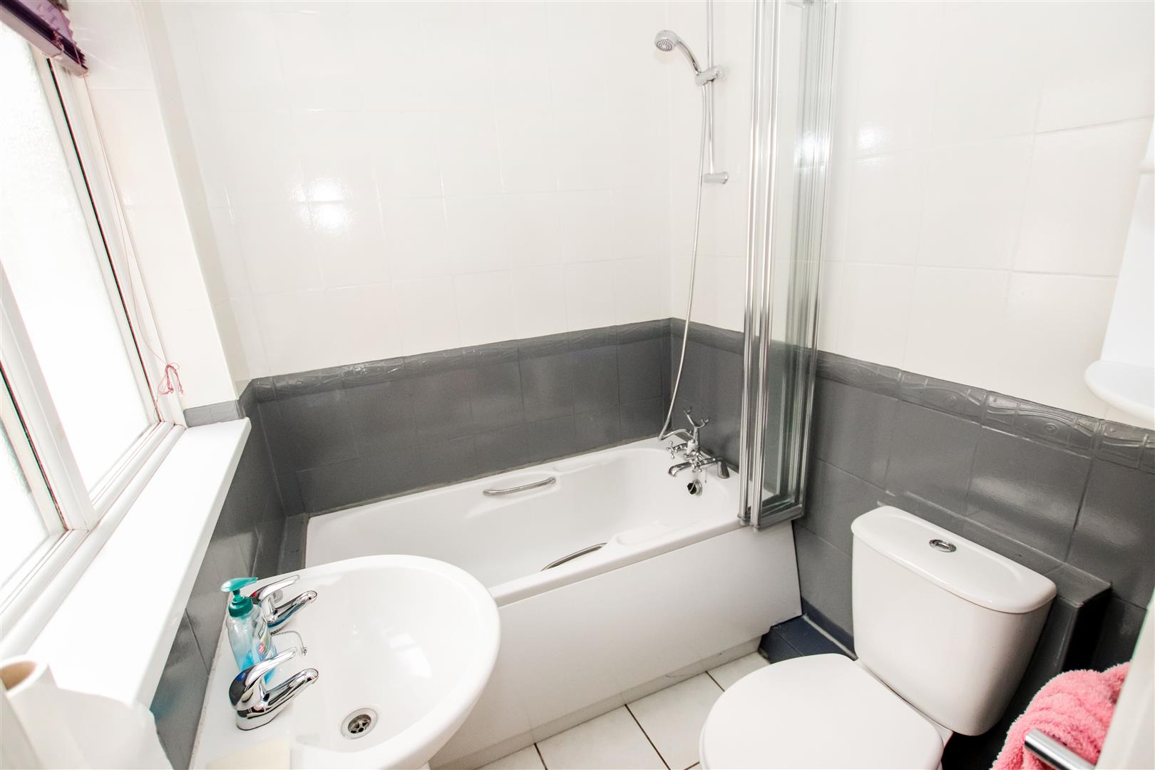 GROUND FLOOR BATHROOM